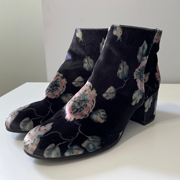 Circus by Sam Edelman Velvet Ankle Boots - Picture 4 of 9